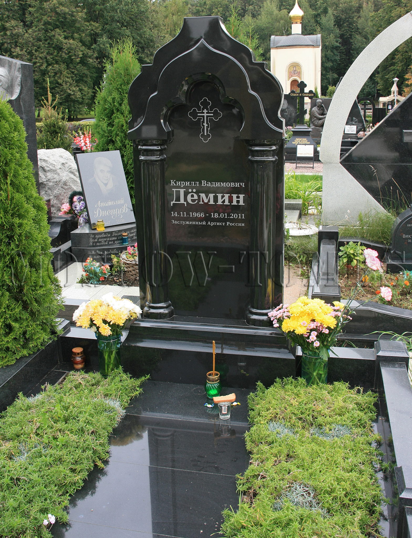 Аллея артистов на Троекуровском кладбище