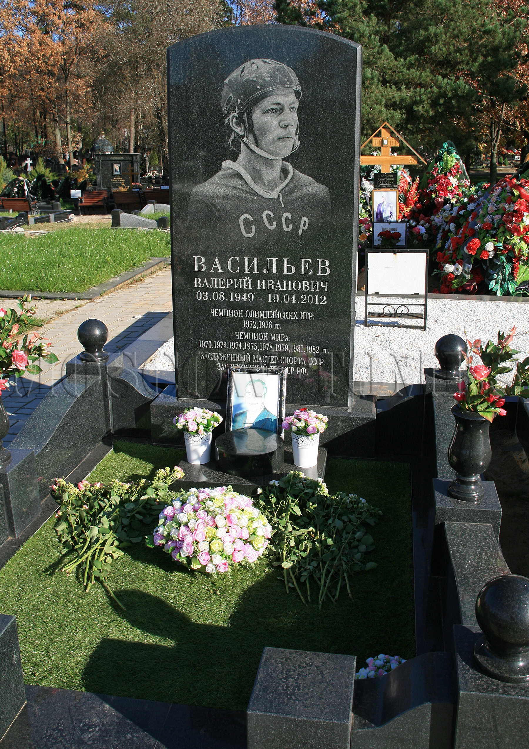 Васильеву похоронили. Троекуровское кладбище могилы Василия Джугашвили.