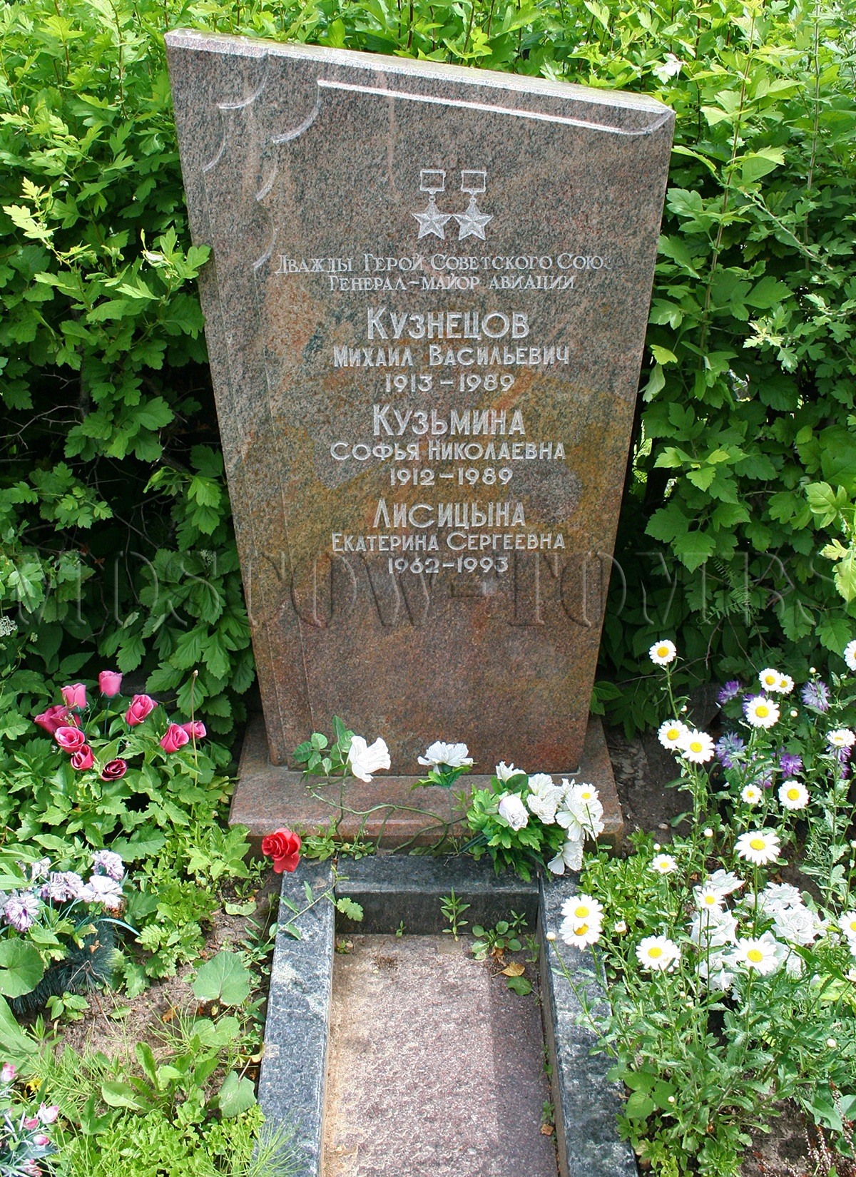 Кузнецов похоронен. Введенское кладбище могила Михаила Кузнецова.